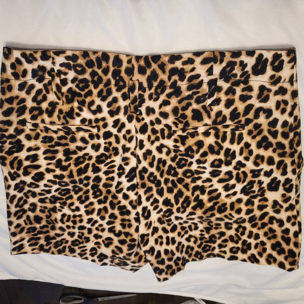 7th Avenue High Waist Brown and Black Leopard Print Shorts Size 18 - Picture 4 of 16